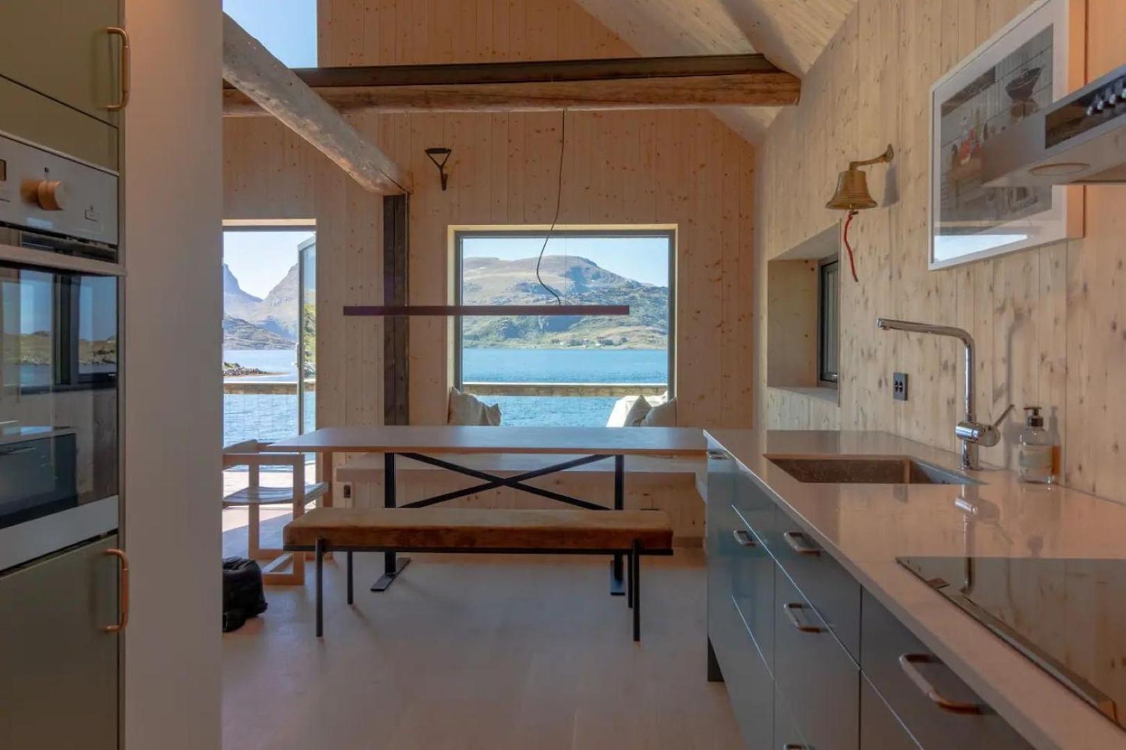 Minkfarmen, Spacious Seaside Cabin With Scenic View Ramberg Exterior foto